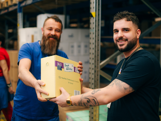 dm djelatnici u skladištu timski rad